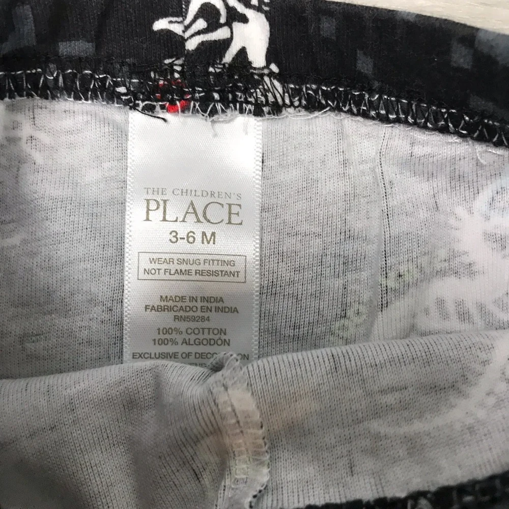 The Children’s Place2-Pc Cotton Dinosaur Pajamas Size 3-6 Months